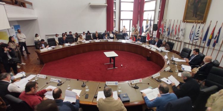 Congreso de Intendentes se mantienen en sesión permanente por presupuesto nacional