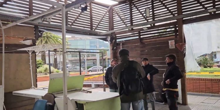 En menos de un mes quedará reconstruido el módulo de la Plaza de los Artesanos que sufrió daños por temporal