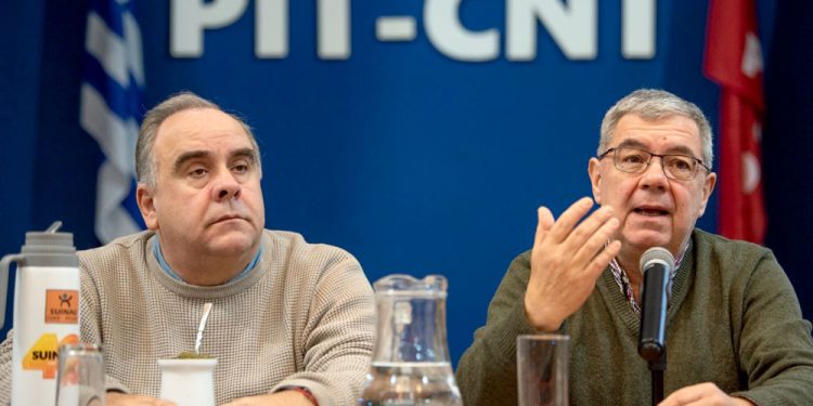 PIT CNT anunció posibles movilizaciones para exigir recuperación del salario