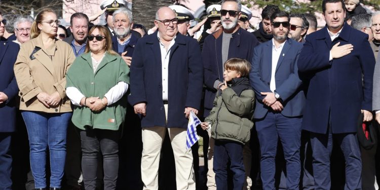 Abella y Tort encabezaron primer acto patrio como jerarcas