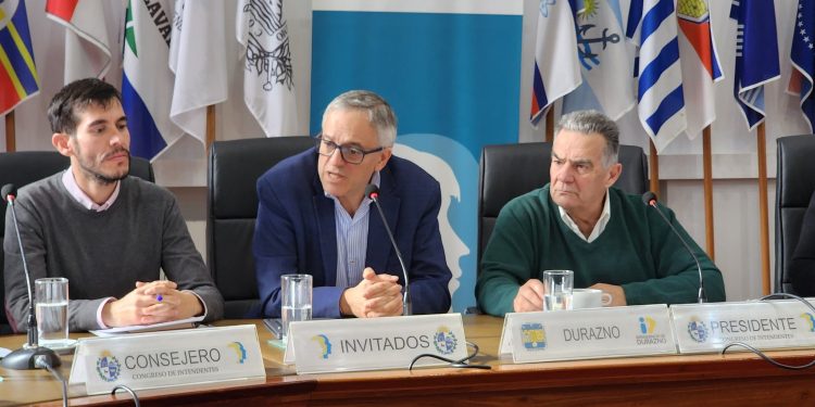 Gobierno adelantó a intendentes que partidas serán las más altas de la historia