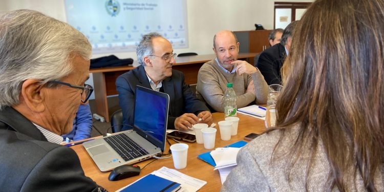 Gobierno busca mejorar salarios bajos a través de la negociación colectiva