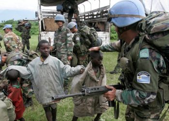 Orsi recibe a tropas uruguayas que retornan del Congo y viaja a Brasil