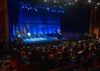Orsi defendió la democracia y dijo que es la única forma que permite que un obrero metalúrgico (Lula) o un luchador estudiantil(él) llegaran a ser presidente
