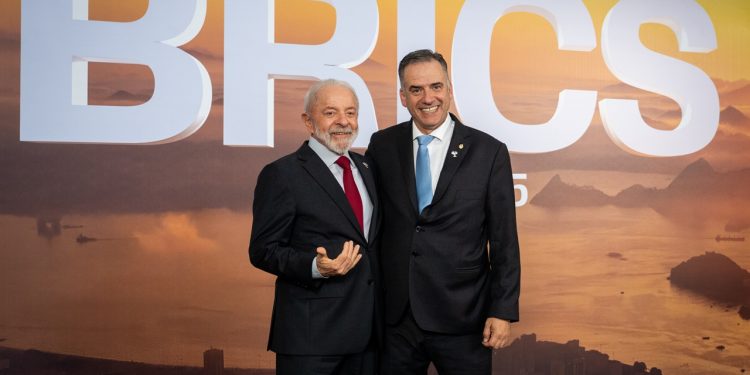 Orsi llegó a Brasil para participar de la cumbre de BRICS