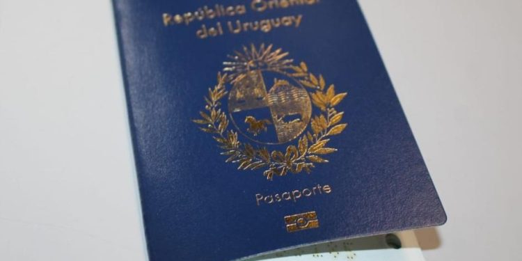 Gobierno da marcha atrás  y vuelve a pasaporte anterior