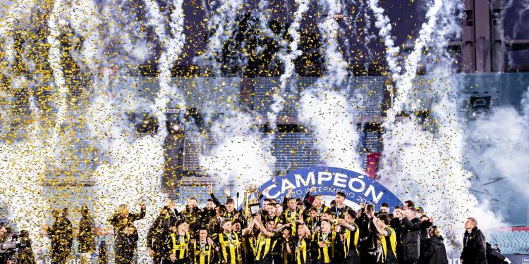 Clásico: Peñarol campeón del torneo intermedio venció por penales a Nacional, hubo dos policías heridos 