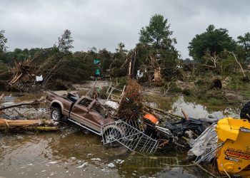 Ascienden a 49 los muertos por inundaciones en Texas