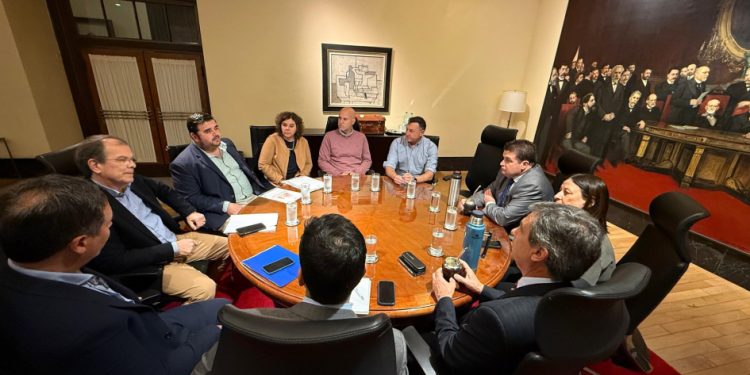 Endeudamiento de trabajadores Municipales: Congreso de Intendentes planteó al BROU préstamo “limpia sueldos”