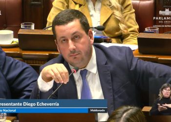 Echeverría advierte sobre riesgo de “camino del kirchnerismo tributario” en Uruguay