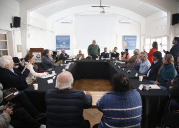 Iluminación y cuidado del medio ambiente compromisos de Abella transmitidos a los vecinos de la costa