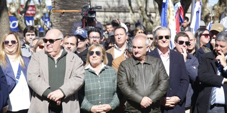 Maldonado celebró el bicentenario del proceso de independencia con multitudinario acto en San Carlos