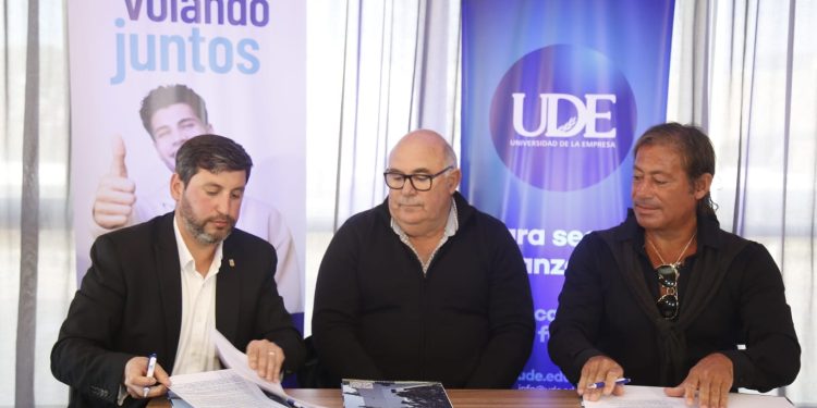 Maldonado tendrá 2000 becas para que estudiantes puedan cursar carreras en el departamento; Tort concretó compromiso