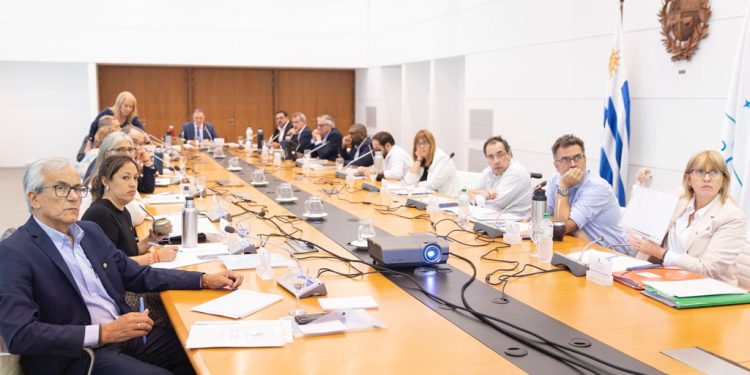 Presupuesto: Orsi reúne a su gabinete y adelanta un aumento del gasto de 140 millones de dólares