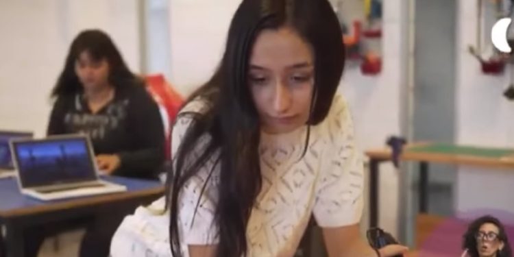 Junta reconoció a estudiante de UTU que representará al país en el encuentro internacional de Ceibal, “Diseñando el cambio”