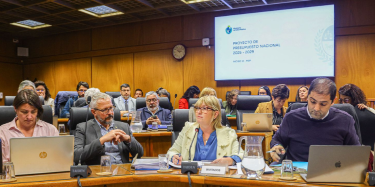 Salud: Gobierno plantea aumento del gasto del 9.26 al 12% del PIB