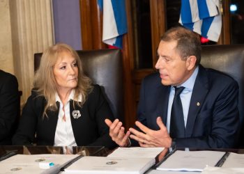 Crecimiento, empleo y que pague más el que tiene más; Orsi remitió presupuesto al Parlamento