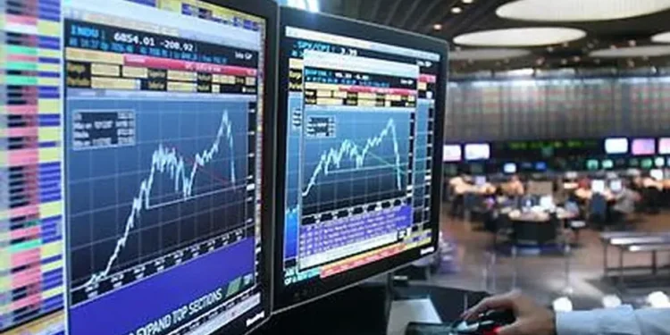 Efecto K tras elecciones: Acciones se derrumban, bonos caen riesgo país supera 1000 puntos y se dispara el dólar