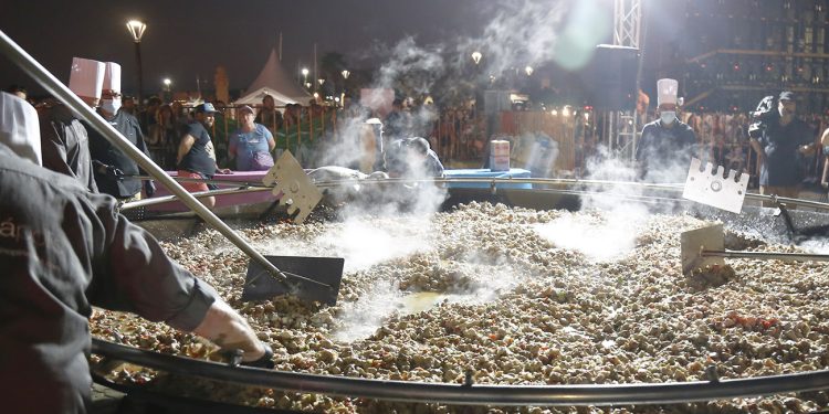 Con presencia de Abella senado declaró a Piriápolis como capital nacional de la paella