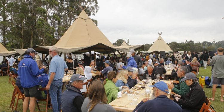 Celebración en el MACA para los tripulantes de la regata Clipper Race