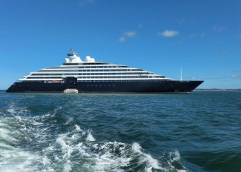 Comenzó la temporada de cruceros 2025-2026 en Punta del Este con el arribo del ultra lujoso Scenic Eclipse