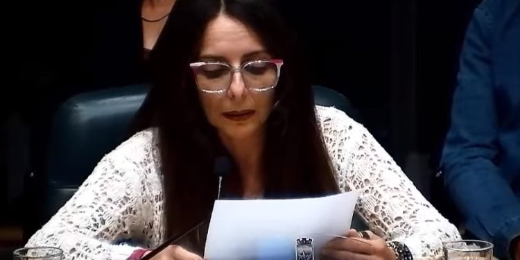 Entre pozos y promesas; cuestionan falta de avances y obras en La Barra