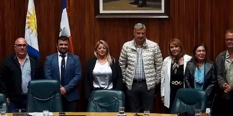 Con presencia de Abella junta reconoció a la ECFA por sus 45 años