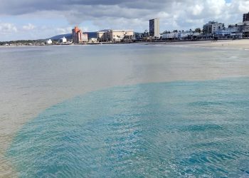 IDM informó a Ambiente sobre vertido colorante en playa de Piriápolis