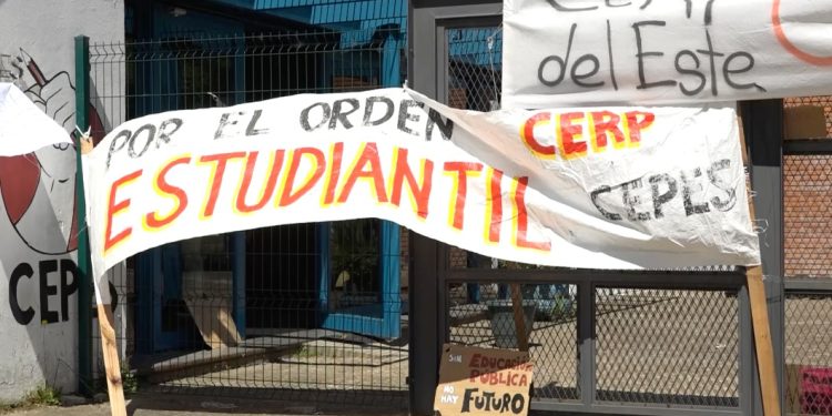 Estudiantes mantienen ocupación en el CERP del Este ante reducción de cursos y cambios en la modalidad educativa