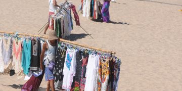 Temporada: IDM entregó 290 carnés a vendedores ambulantes que trabajarán durante la próxima temporada estival