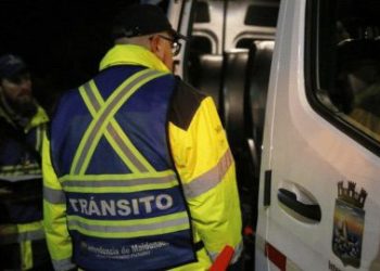 Un hombre fue detenido por desacato y provocar daños a un vehículo municipal