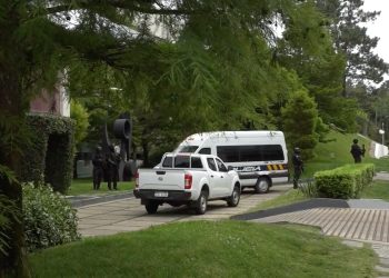 Amplio operativo policial realizado en el edificio YOO de Punta del Este