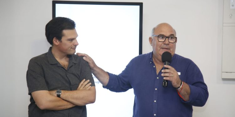 Abella apuesta al trabajo público-privado y la descentralización