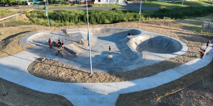 Abella y Tort encabezaron inauguración de Pista de Skate en Cerro Pelado con inversión de casi 13 millones