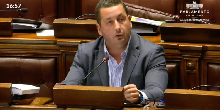 Echeverría aseguró que Ley sobre designación de personal en gobiernos departamentales “es realista y equilibrada”