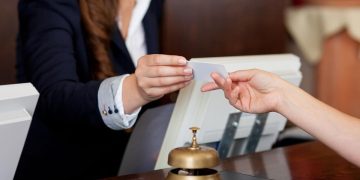 El sindicato gastronómico y hotelero alerta por abusos laborales y pide una temporada “que recupere los niveles perdidos”