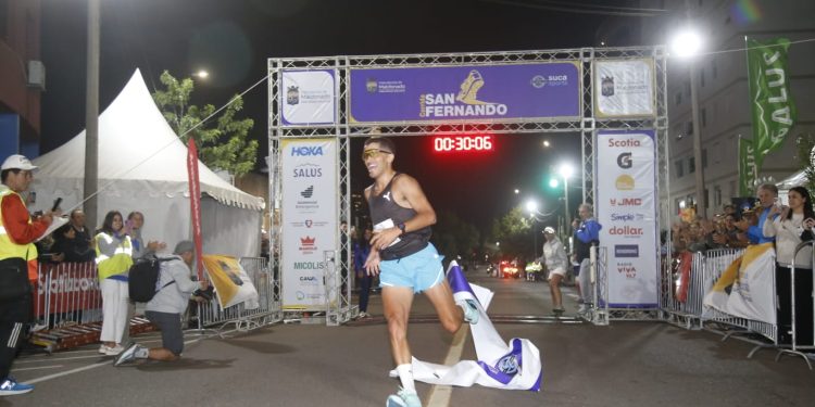 Córsico voló en la San Fernando: récord, fiesta popular y dominio argentino en Punta del Este
