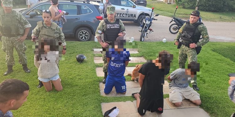 Pelea en Bikini Beach dejó varios menores detenidos y dos personas lesionadas