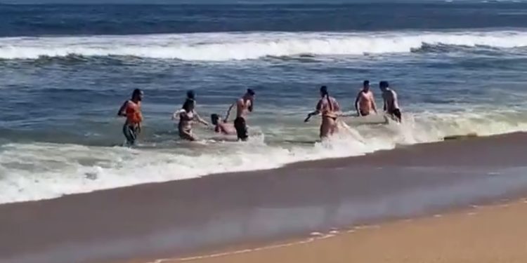 Martín Demichelis y sus hijos fueron rescatados por guardavidas en una playa de José Ignacio