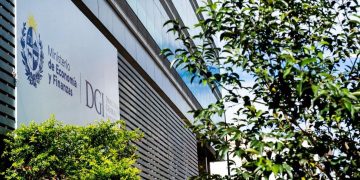 Críticas por aumento del IRPF: Echeverría habló de “impuestazos sin límite”