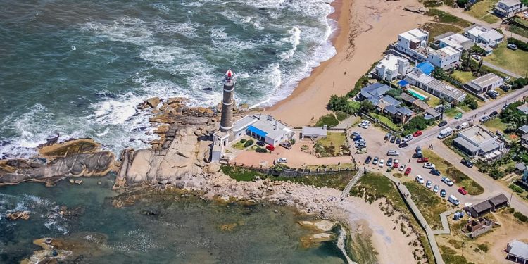 Detuvieron en José Ignacio a cuatro personas con tarjetas de crédito y mercadería presuntamente hurtada