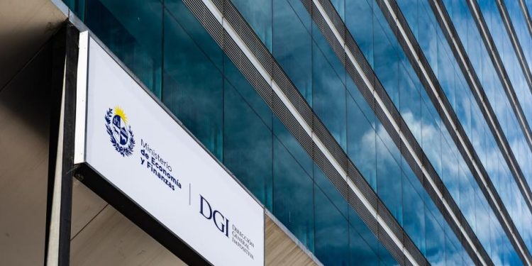 DGI comenzó a difundir la nómina de contribuyentes con atrasos graves en el IVA