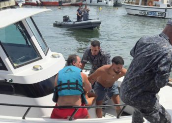 Guardavidas reanimaron a un hombre que sufrió un paro cardíaco mientras nadaba en proximidades de la Isla Gorriti