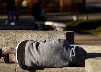 Preocupación por gente en situación de calle; Elinger pide no naturalizarla, reclama aplicación de ley de faltas y solución de fondo