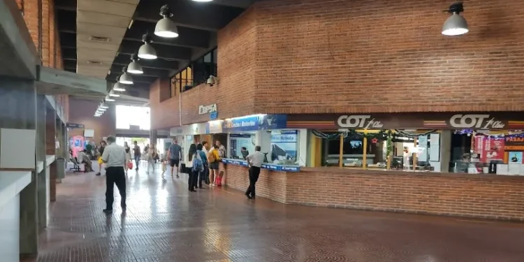 Abella descartó el cierre de la terminal de Punta del Este y explicó cambios en el ingreso de ómnibus