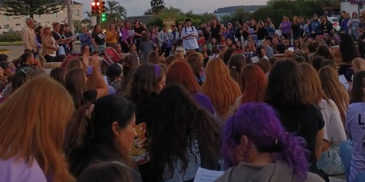 Marcha en Maldonado por el 8M se llevó a cabo bajo consignas feministas y reclamos sociales