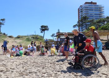 Playa Accesible de Punta del Este volvió a extender su funcionamiento y seguirá hasta el 14 de Marzo