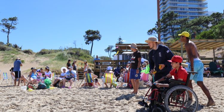 Playa Accesible de Punta del Este volvió a extender su funcionamiento y seguirá hasta el 14 de Marzo