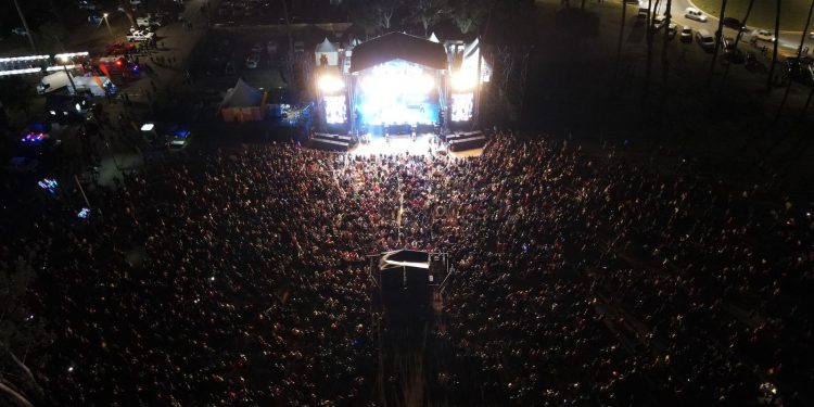 20 mil personas vibraron en “El Placer” en el cierre de temporada con una gran noche tropical y gratuita