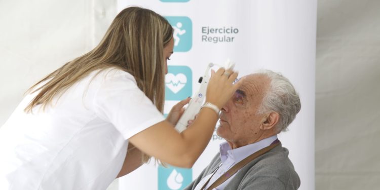 “El glaucoma es la principal causa de ceguera en el mundo”, advirtió especialista durante jornada de prevención